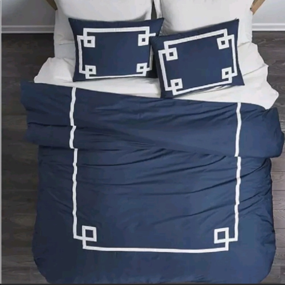 NEW King Duvet cover, Villa By Noble Excellence